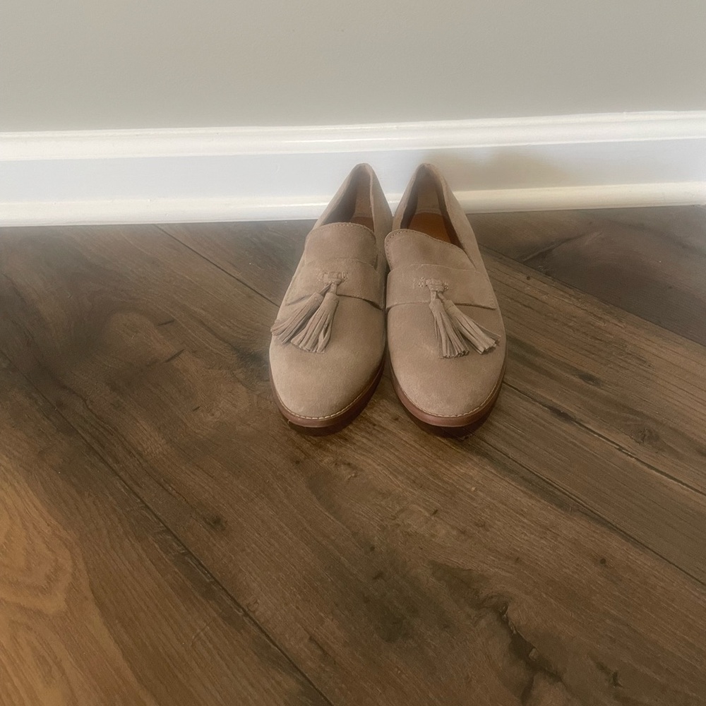 Tan/Nude Colored Franco Sarto Tassel Loafers. Size 7. Like new